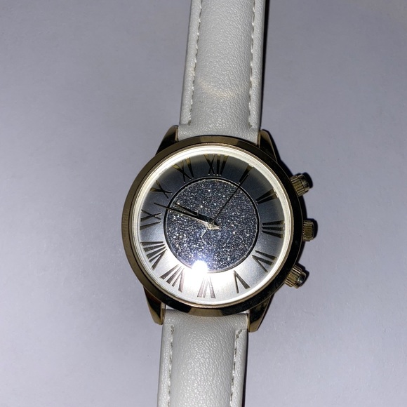 Gold and white watch - Picture 2 of 6